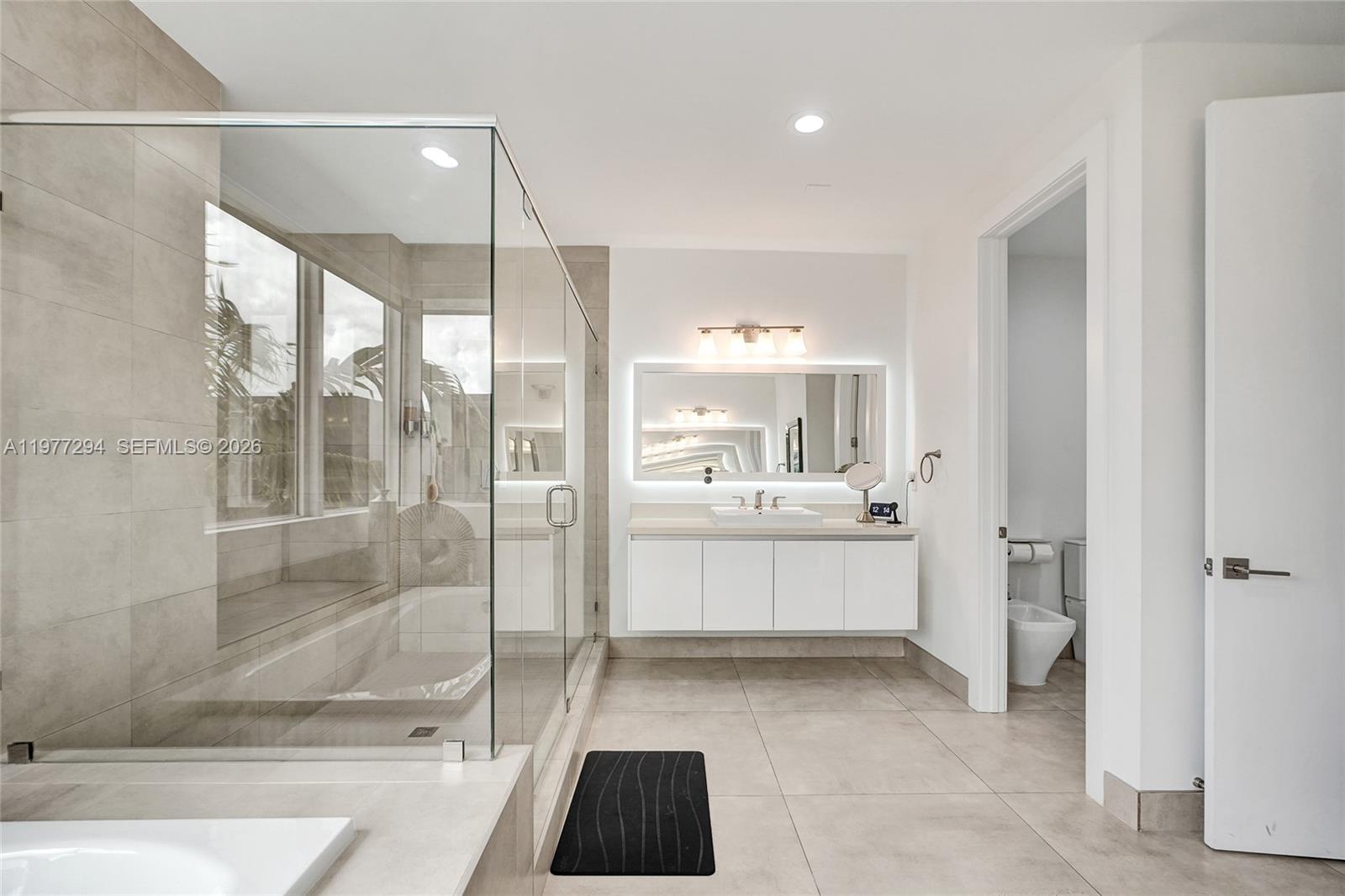 10223 NW 75th Ter Doral, FL 33178