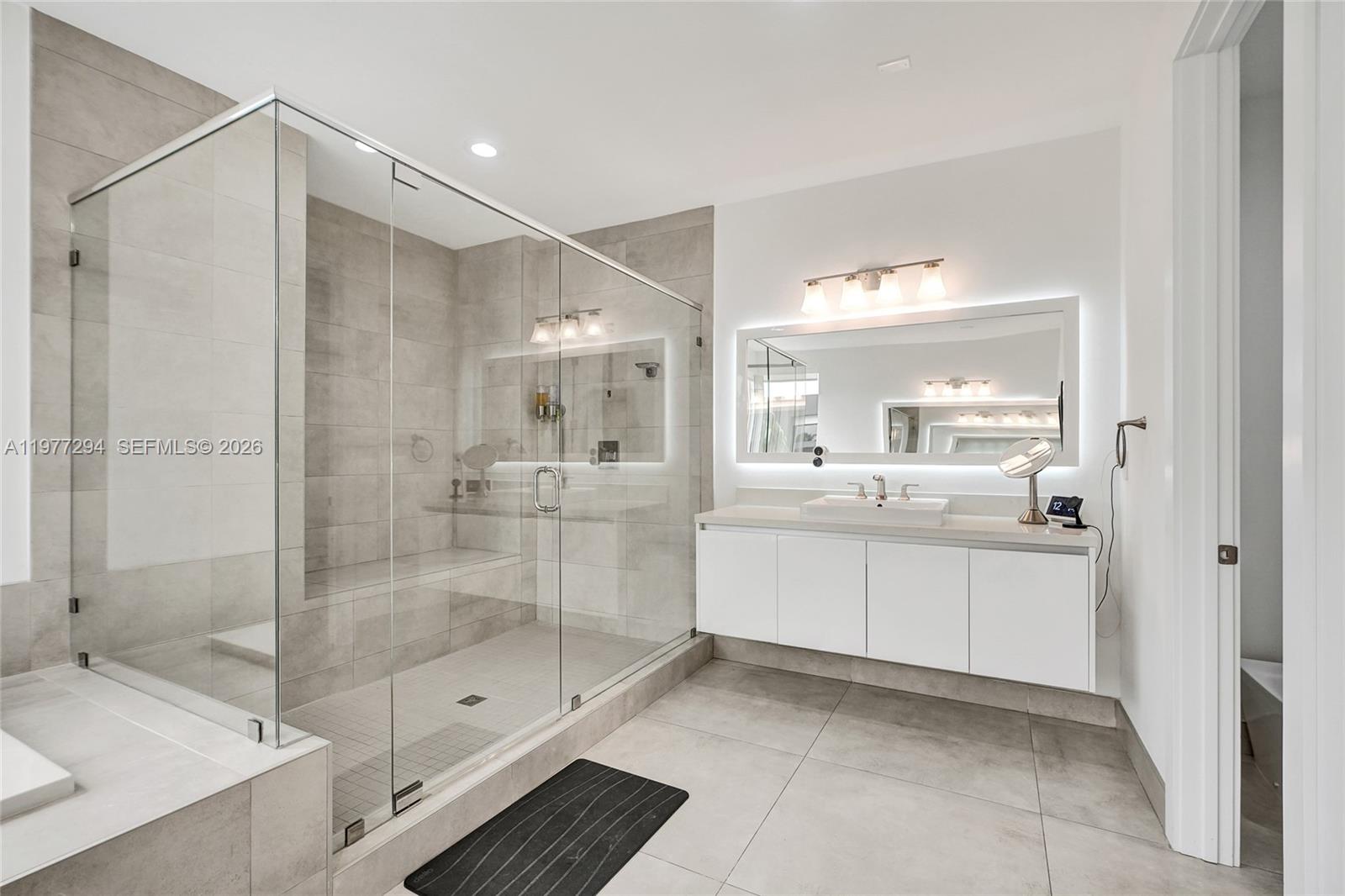 10223 NW 75th Ter Doral, FL 33178