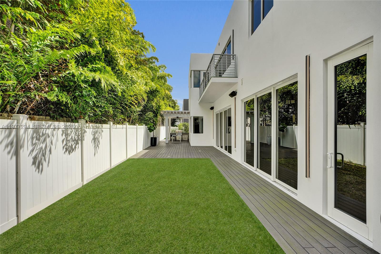 10223 NW 75th Ter Doral, FL 33178