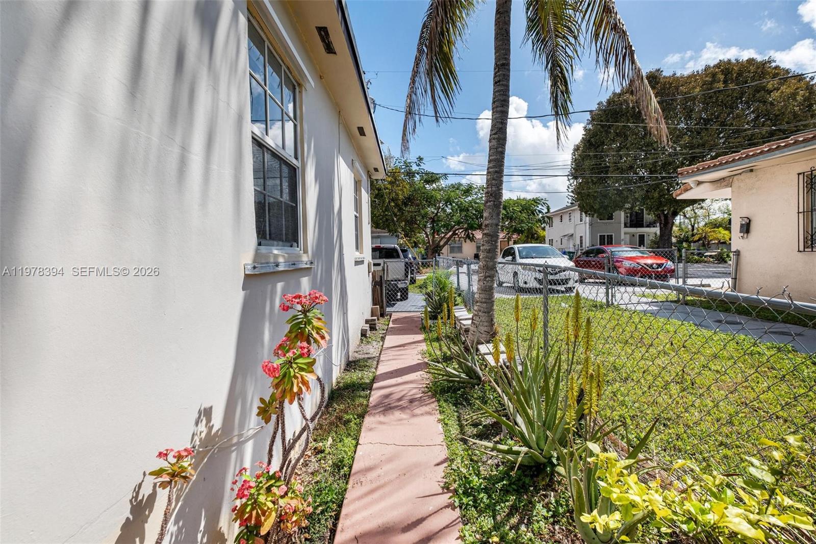 2862 SW 38th Ct Miami, FL 33134