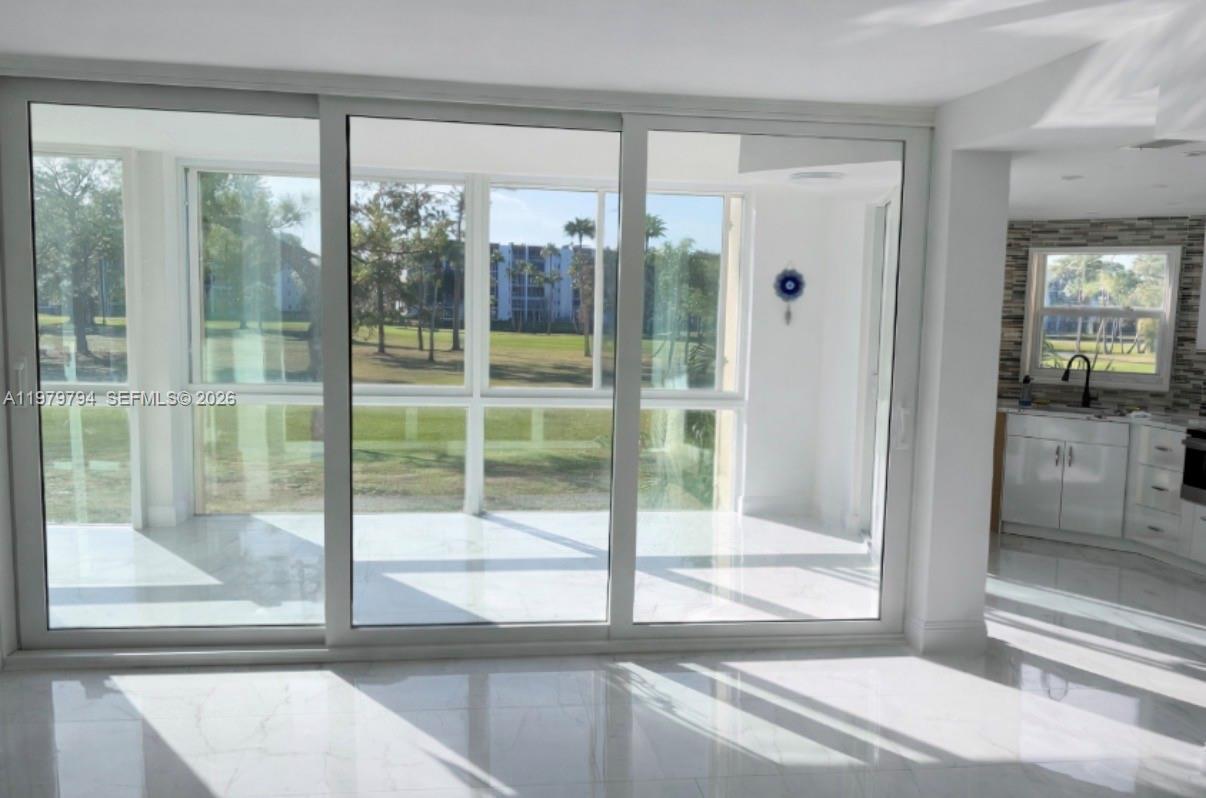 3661 Via Poinciana #206