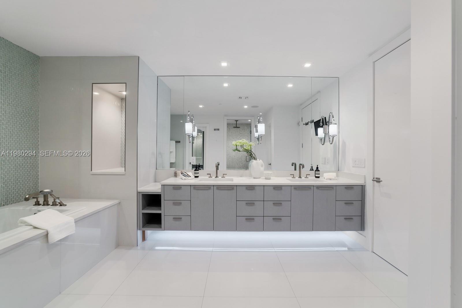 5959 Collins Ave #1606 Miami Beach, FL 33140