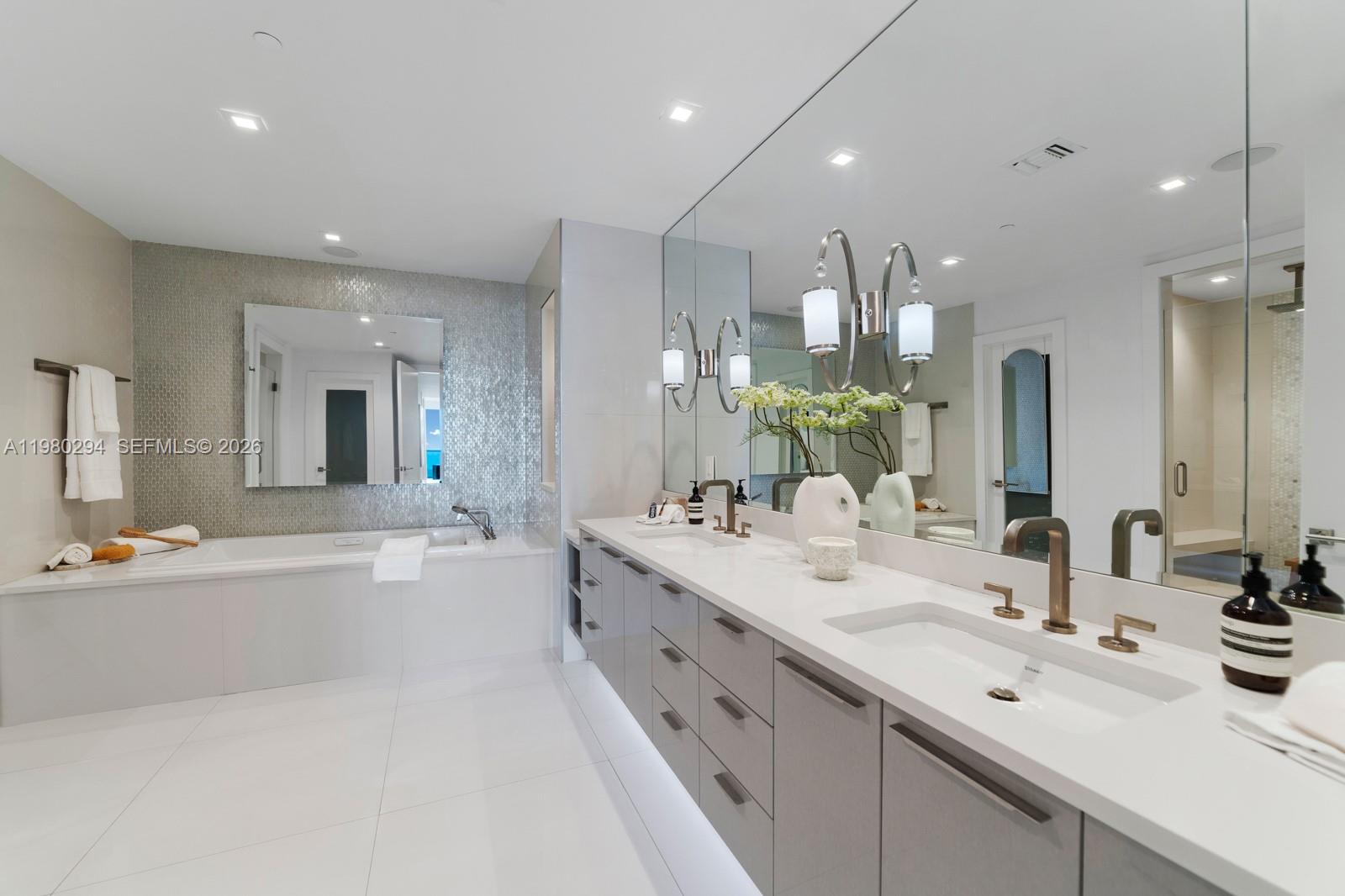 5959 Collins Ave #1606 Miami Beach, FL 33140