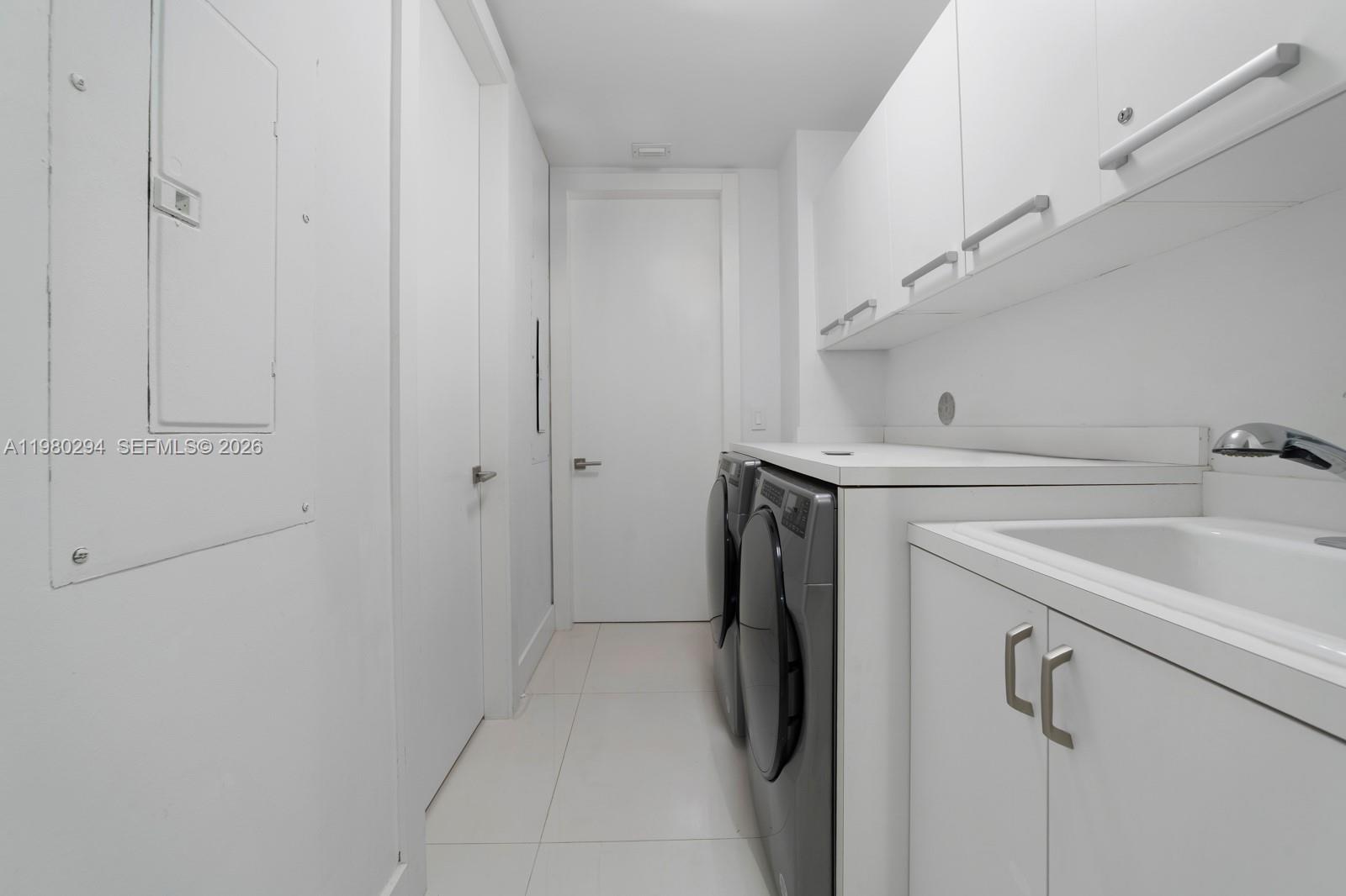 5959 Collins Ave #1606 Miami Beach, FL 33140