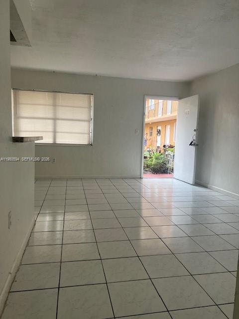 1280 W 54th St #122B Hialeah, FL 33012