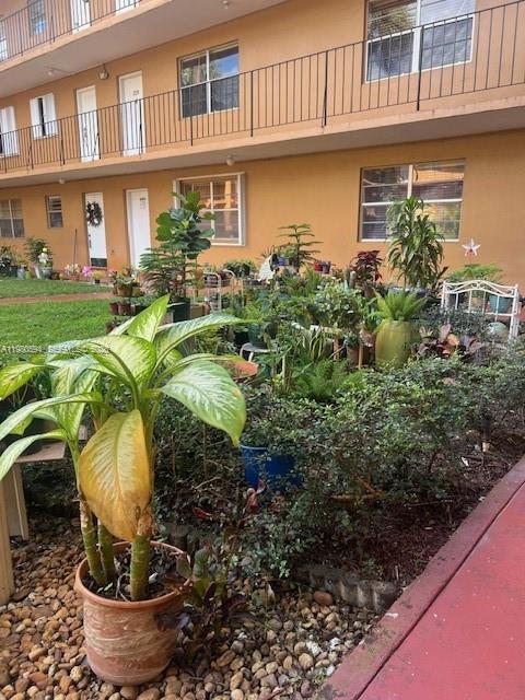 1280 W 54th St #122B Hialeah, FL 33012