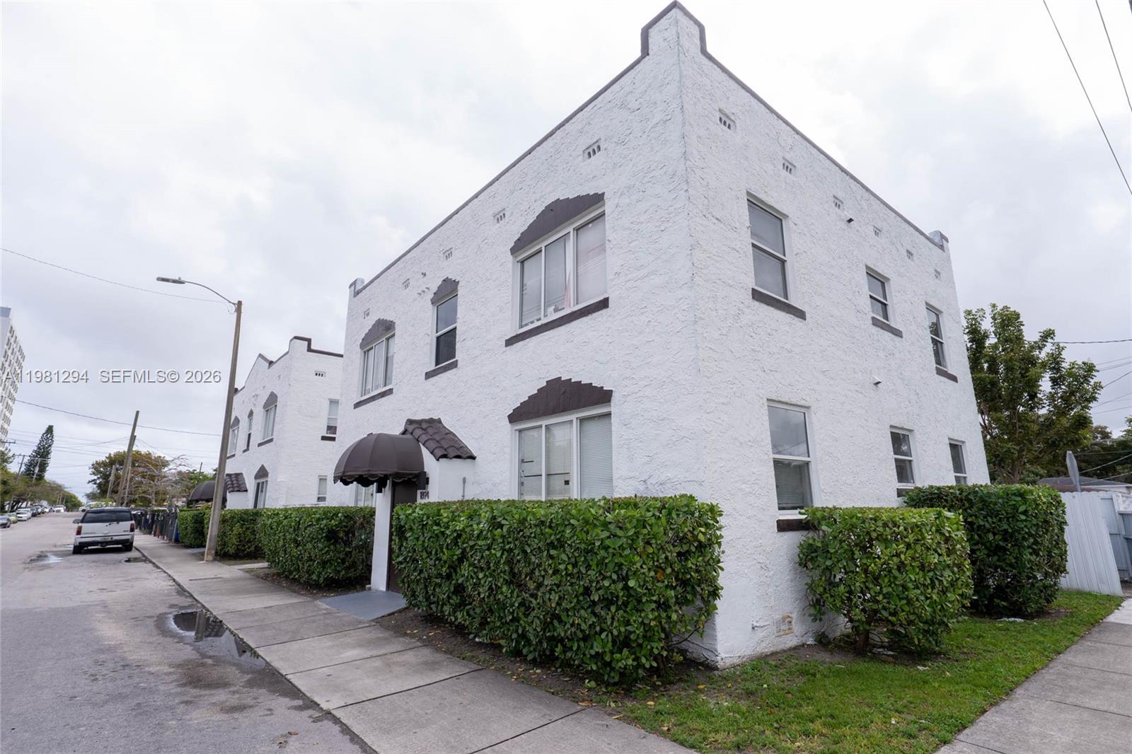 1890 NW 35th St #6 Miami, FL 33142