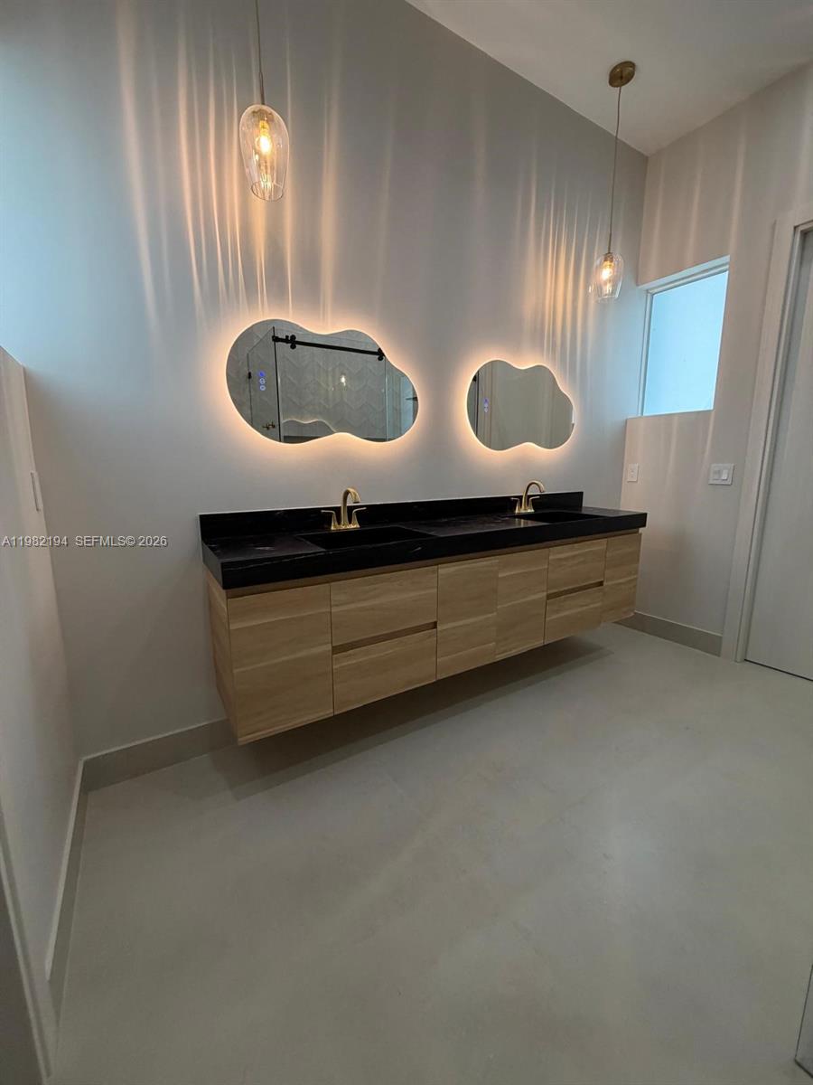 13231 SW 220th St Miami, FL 33170