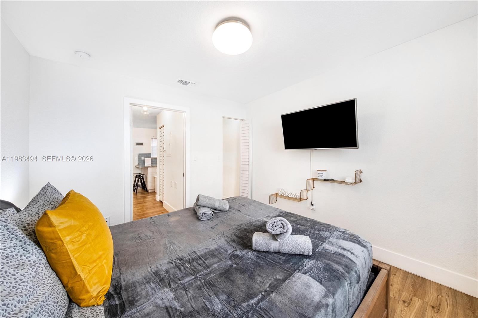 237 38th St #4 Miami Beach, FL 33140