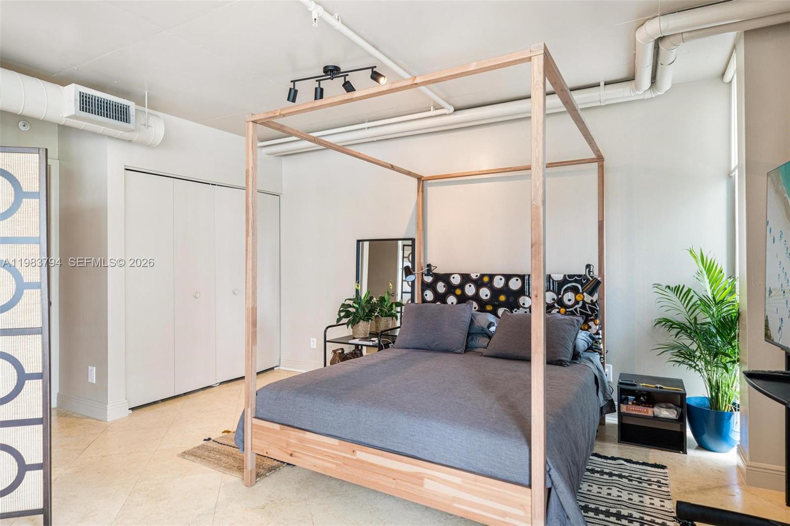 690 SW 1st Ct #501 Miami, FL 33130