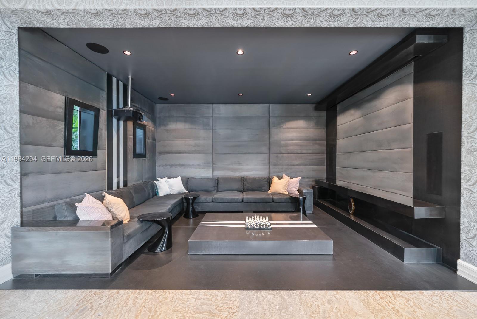 16 Palm Ave Miami Beach, FL 33139