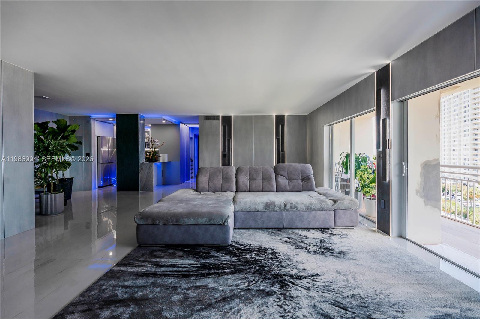 400 SE Kings Pt Dr #822-23