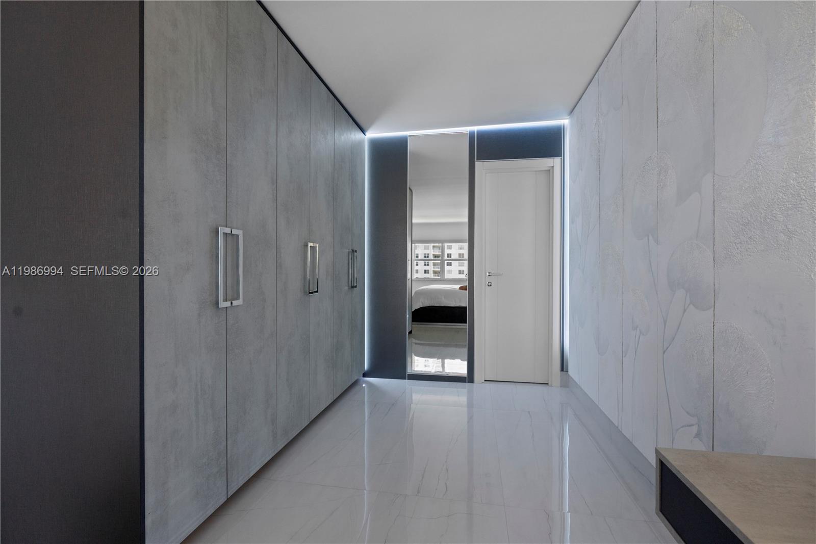 400 SE Kings Pt Dr #822-23 Sunny Isles Beach, FL 33160