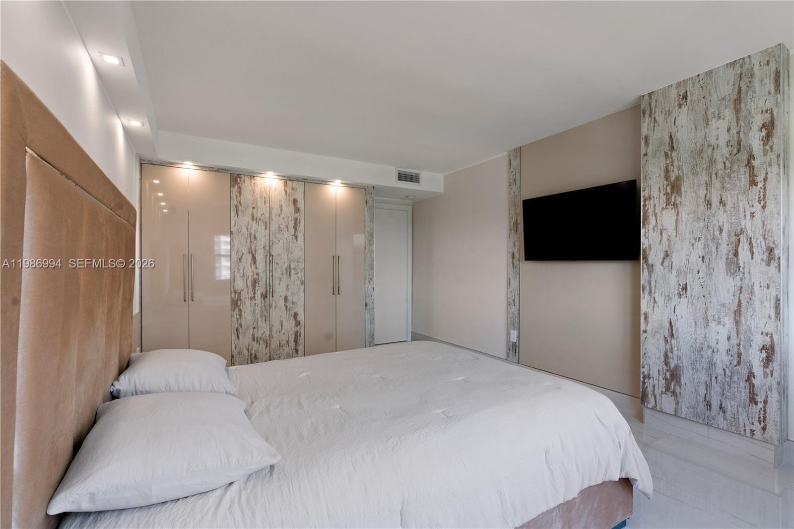 400 SE Kings Pt Dr #822-23 Sunny Isles Beach, FL 33160