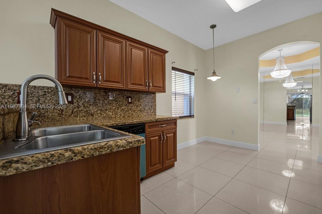 1282 NW 171st Ter Pembroke Pines, FL 33028