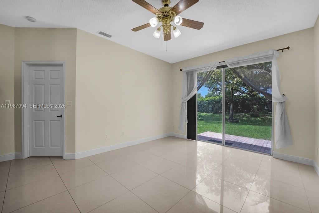1282 NW 171st Ter Pembroke Pines, FL 33028