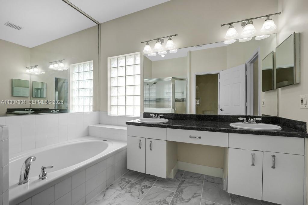 1282 NW 171st Ter Pembroke Pines, FL 33028