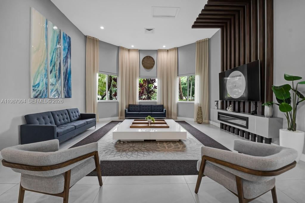 1282 NW 171st Ter Pembroke Pines, FL 33028