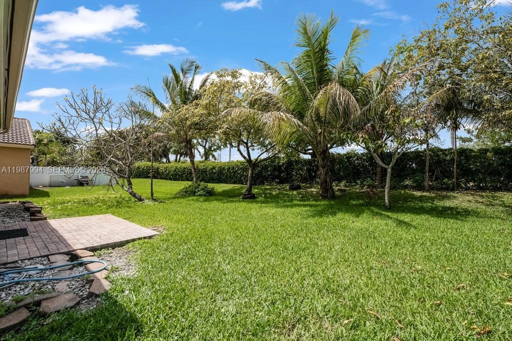 1282 NW 171st Ter Pembroke Pines, FL 33028