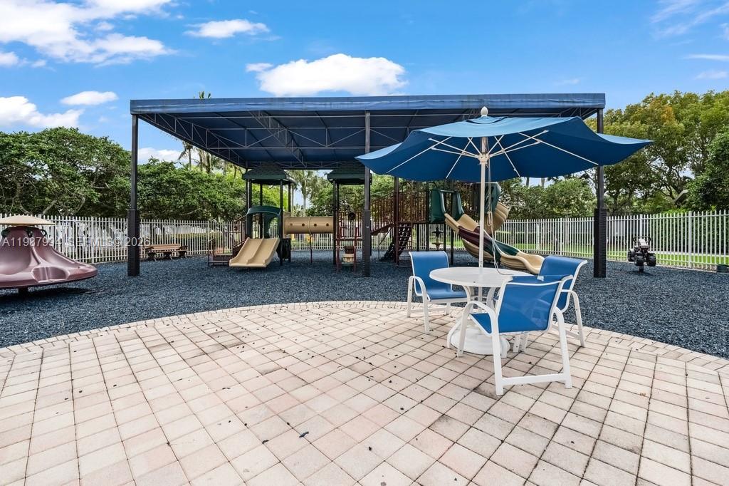 1282 NW 171st Ter Pembroke Pines, FL 33028