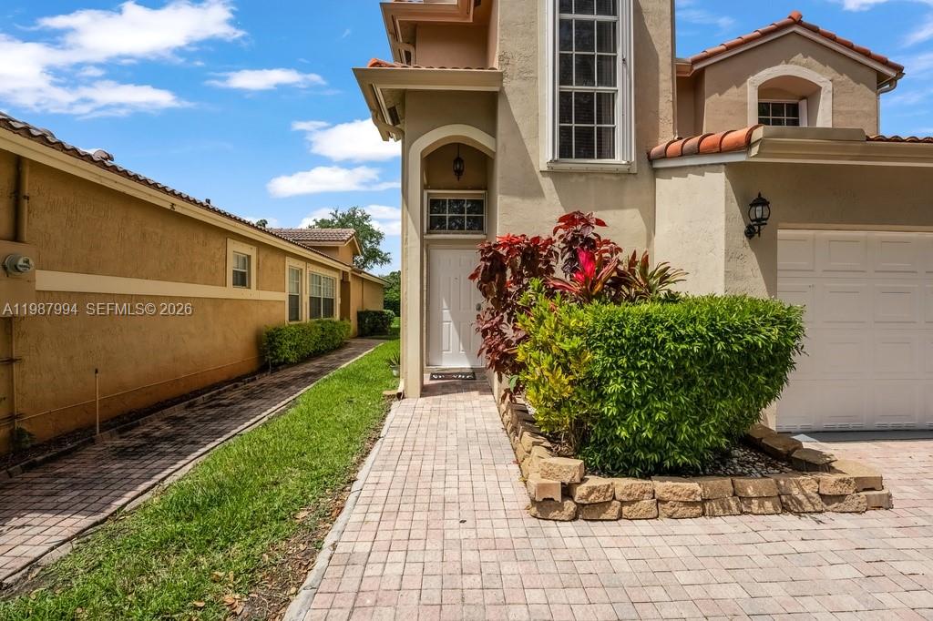 1282 NW 171st Ter Pembroke Pines, FL 33028