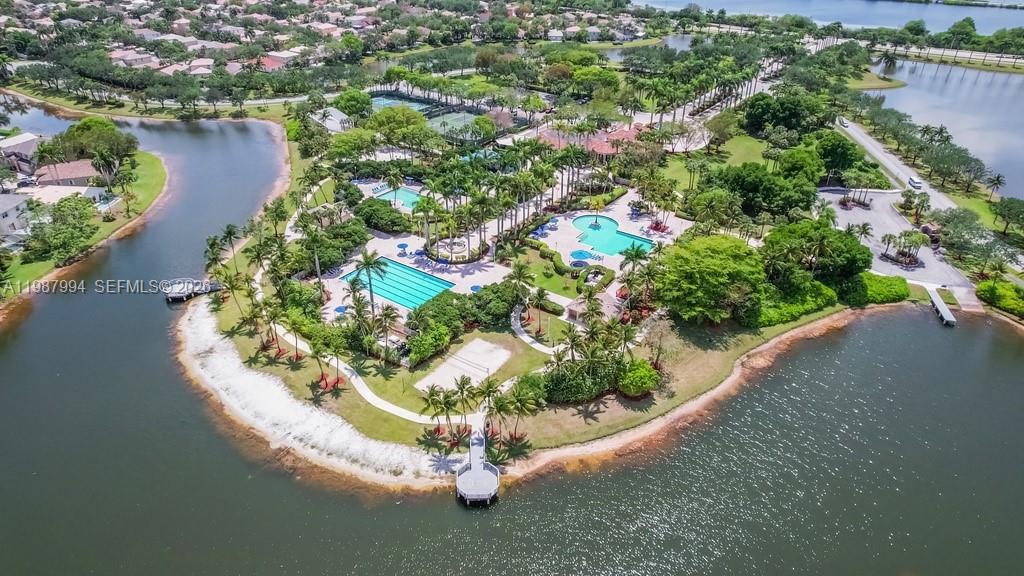 1282 NW 171st Ter Pembroke Pines, FL 33028