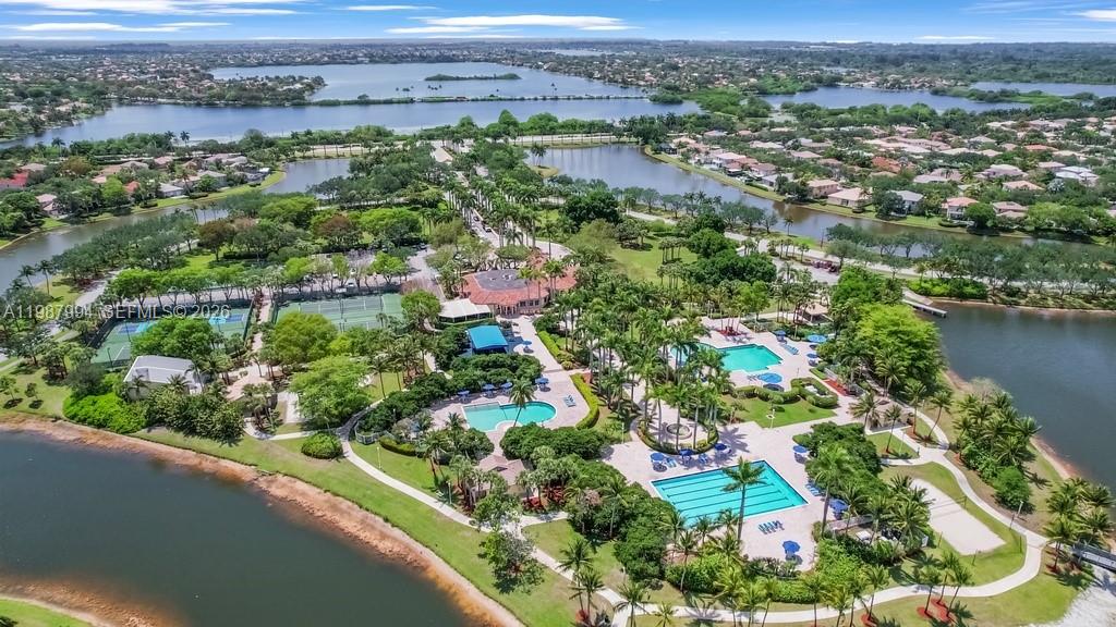 1282 NW 171st Ter Pembroke Pines, FL 33028