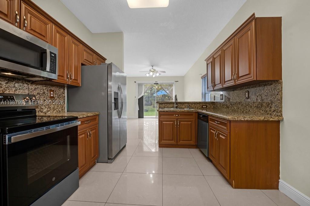 1282 NW 171st Ter Pembroke Pines, FL 33028