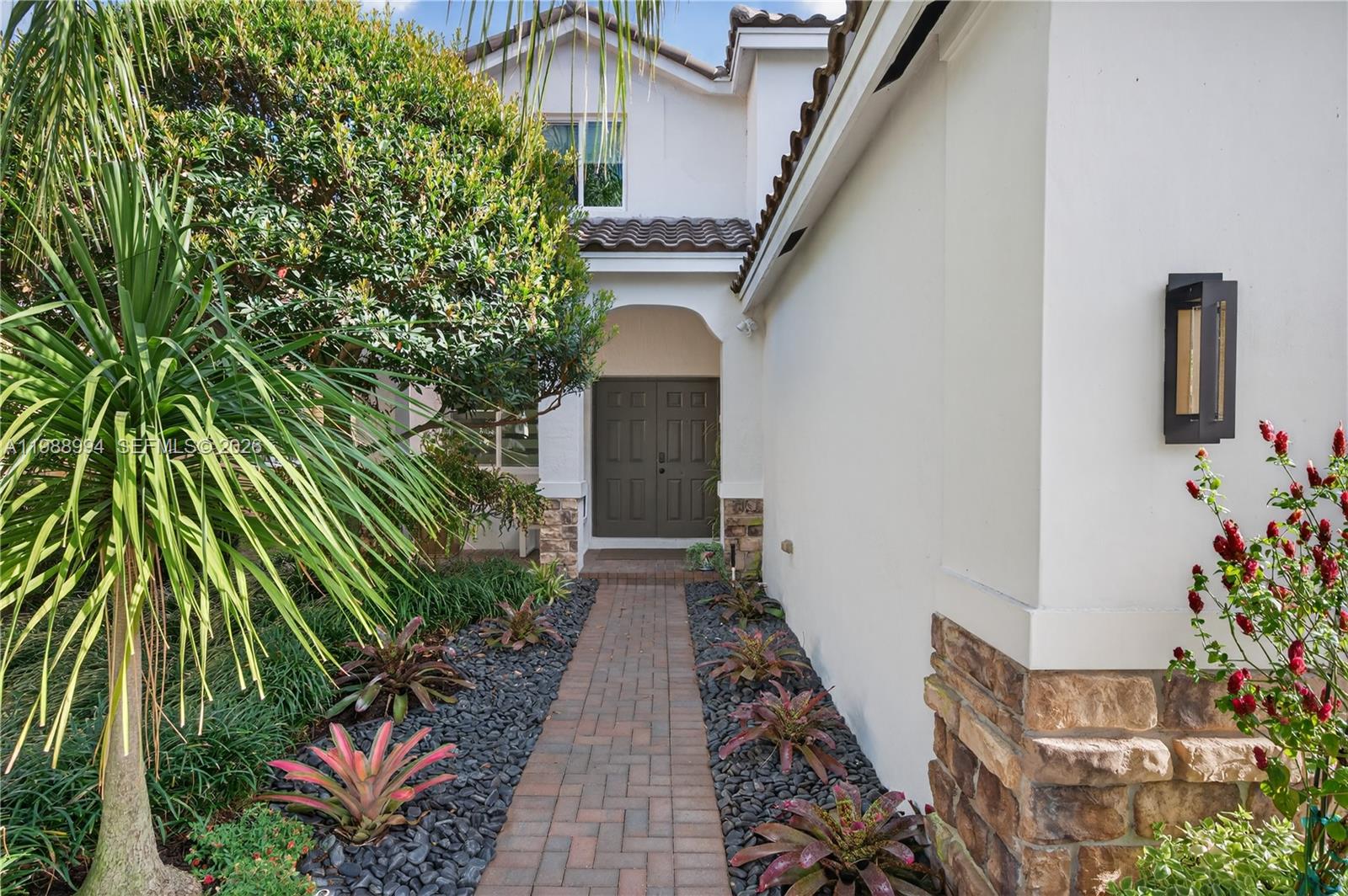 1512 Maple Dr Weston, FL 33327