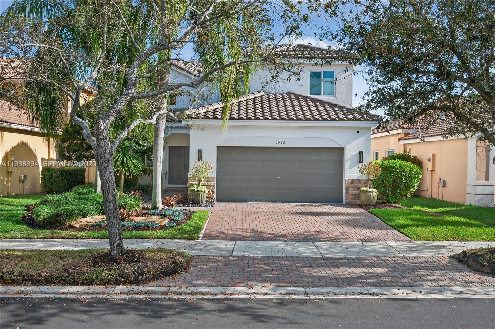 1512 Maple Dr Weston, FL 33327