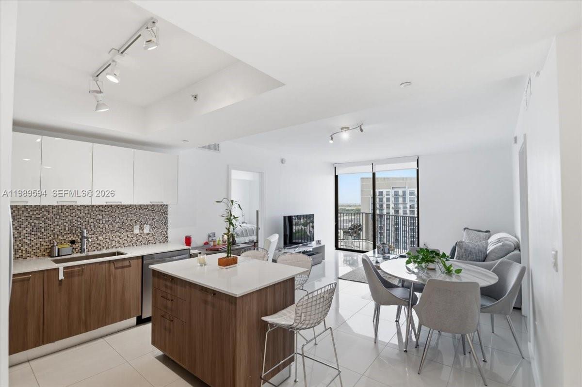 5300 Paseo Blvd #1803 Doral, FL 33166