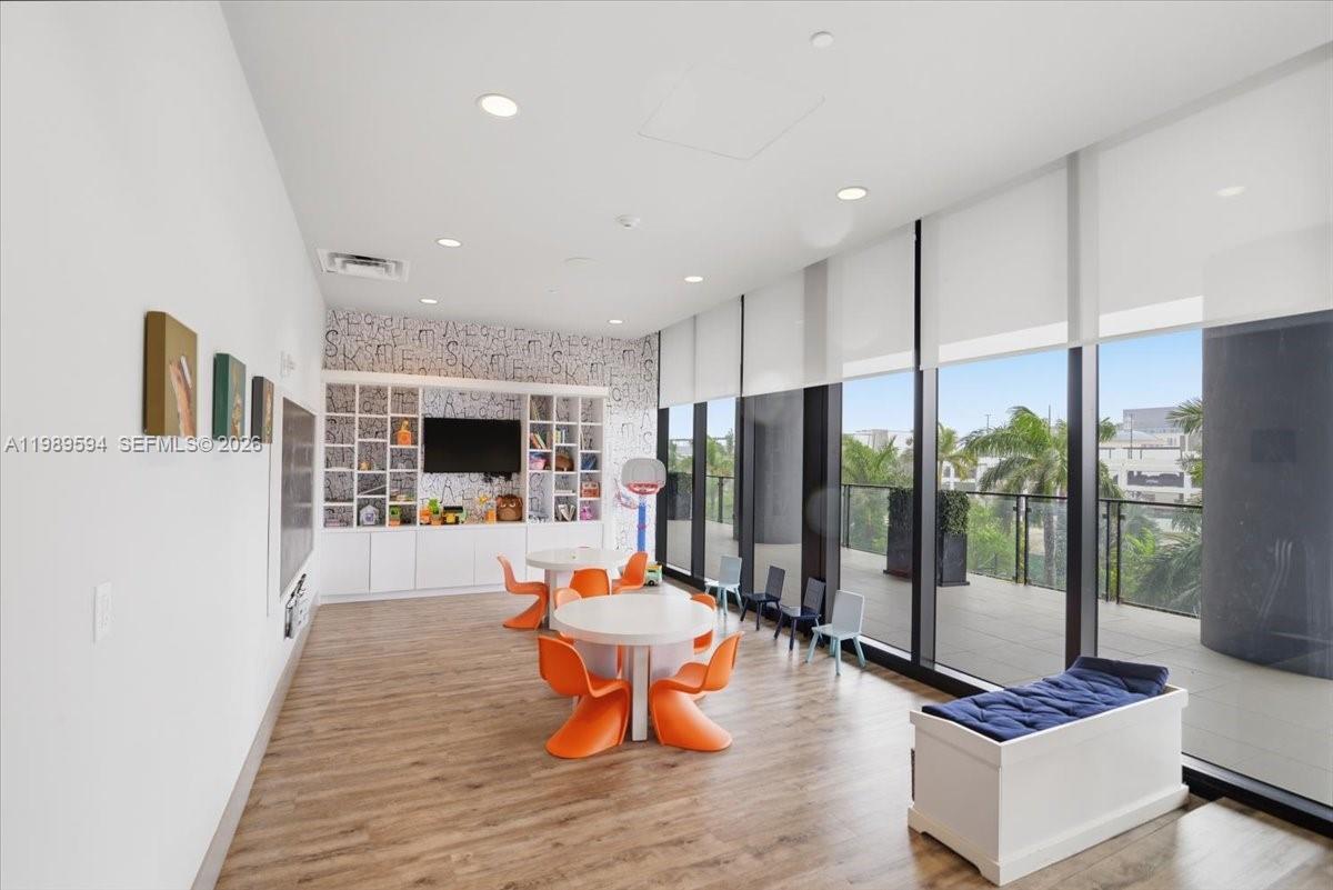 5300 Paseo Blvd #1803 Doral, FL 33166