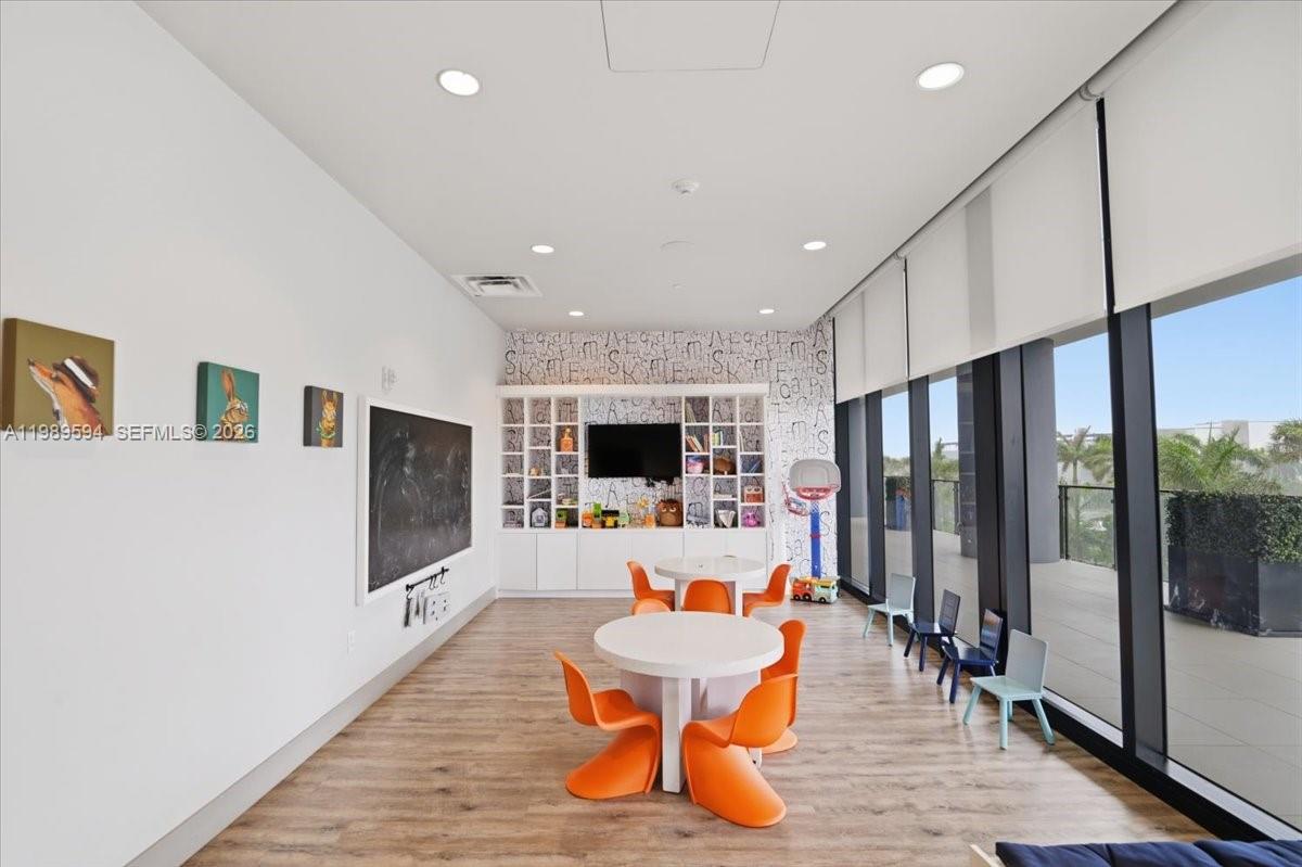 5300 Paseo Blvd #1803 Doral, FL 33166