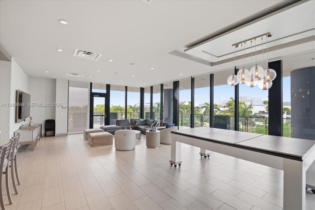 5300 Paseo Blvd #1803 Doral, FL 33166