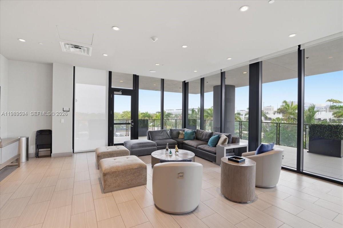 5300 Paseo Blvd #1803 Doral, FL 33166