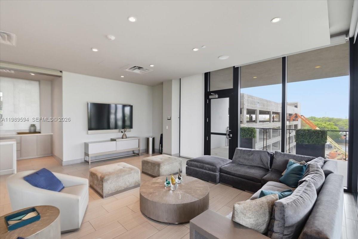 5300 Paseo Blvd #1803 Doral, FL 33166