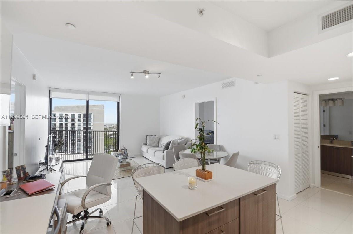 5300 Paseo Blvd #1803 Doral, FL 33166