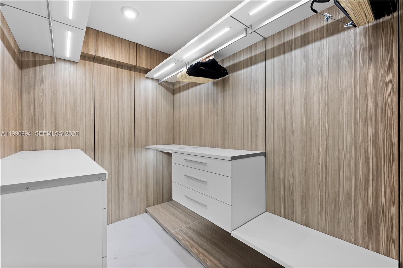 image Jade Signature21