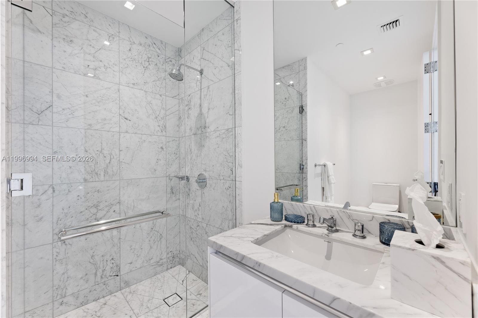 image Jade Signature34