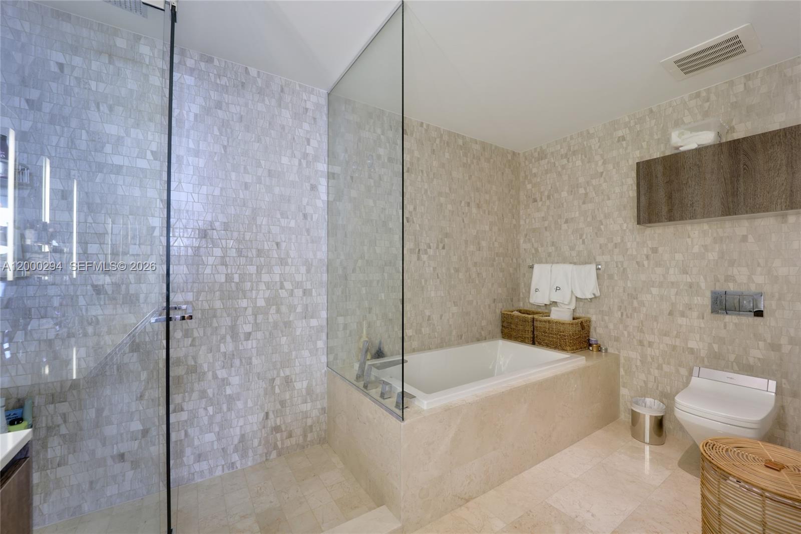 88 SW 7th St #2602 Miami, FL 33130