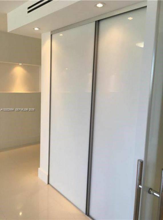 image Brickell Harbour10