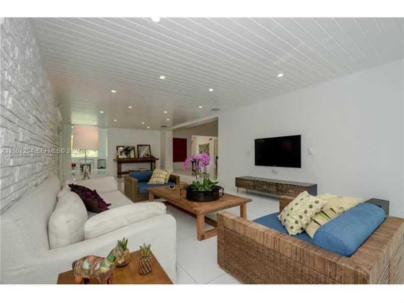 173 S Shore Dr S Miami, FL 33133