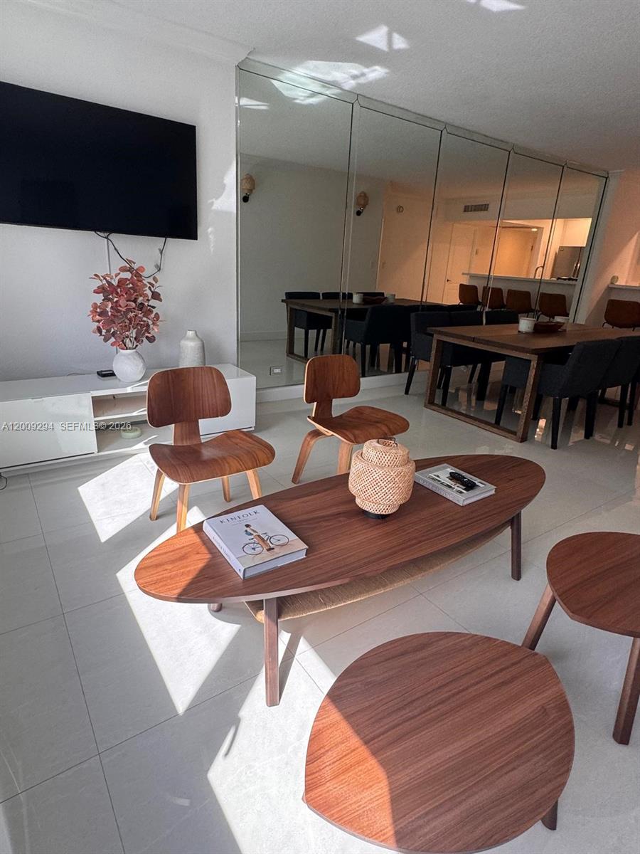 2301 Collins Ave #427 Miami Beach, FL 33139