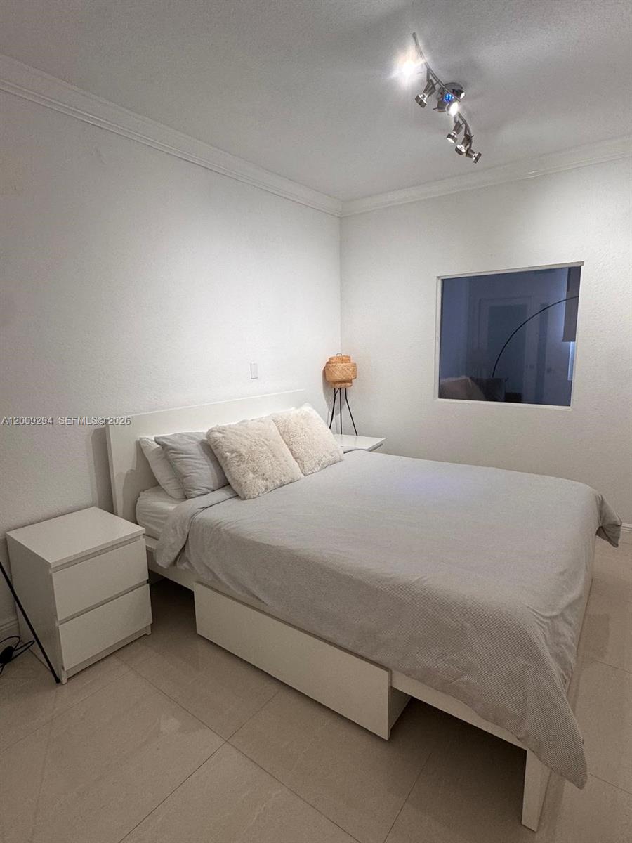 2301 Collins Ave #427 Miami Beach, FL 33139