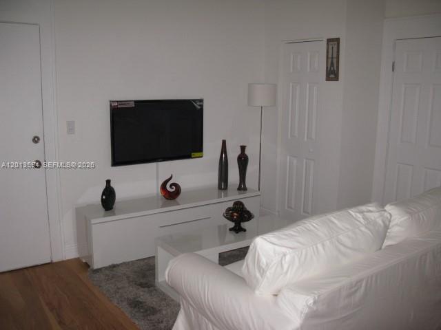 1611 Michigan Ave #13