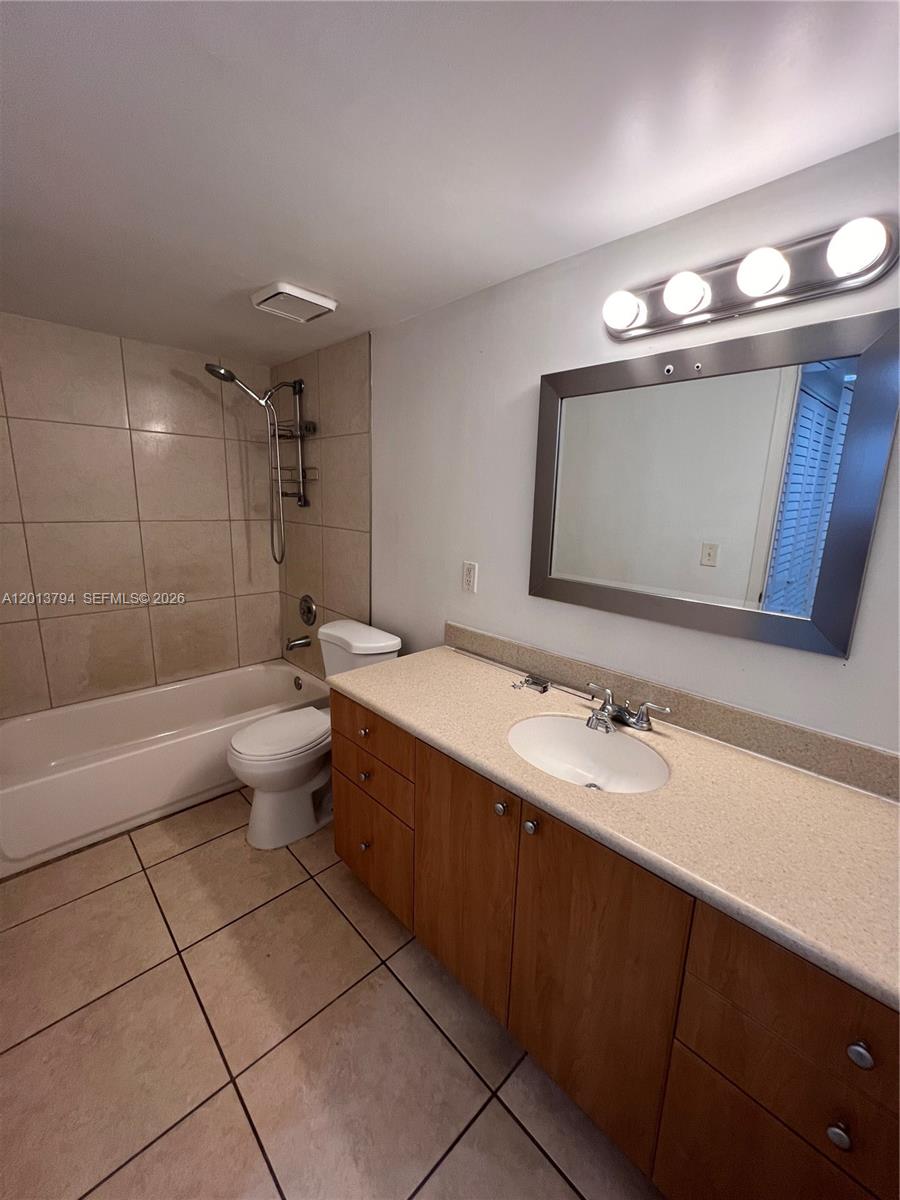 8373 Lake Dr #202 Doral, FL 33166