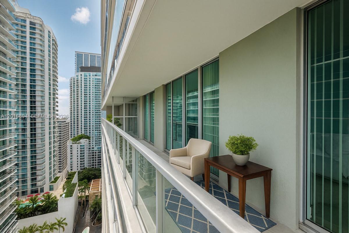 79 SW 12th St #2809-S Miami, FL 33130