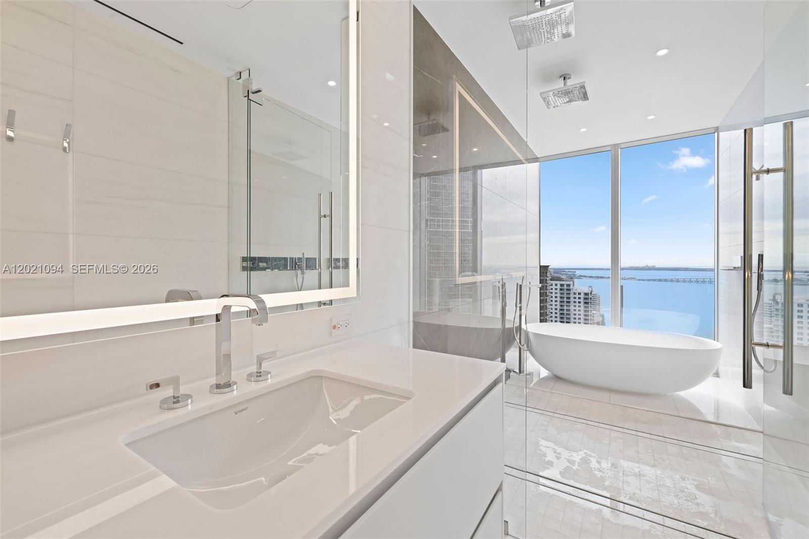 300 Biscayne Blvd Way #3404 Miami, FL 33131