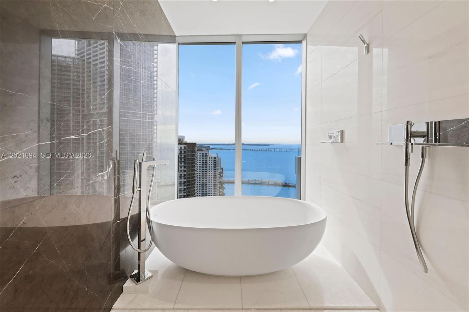 300 Biscayne Blvd Way #3404 Miami, FL 33131