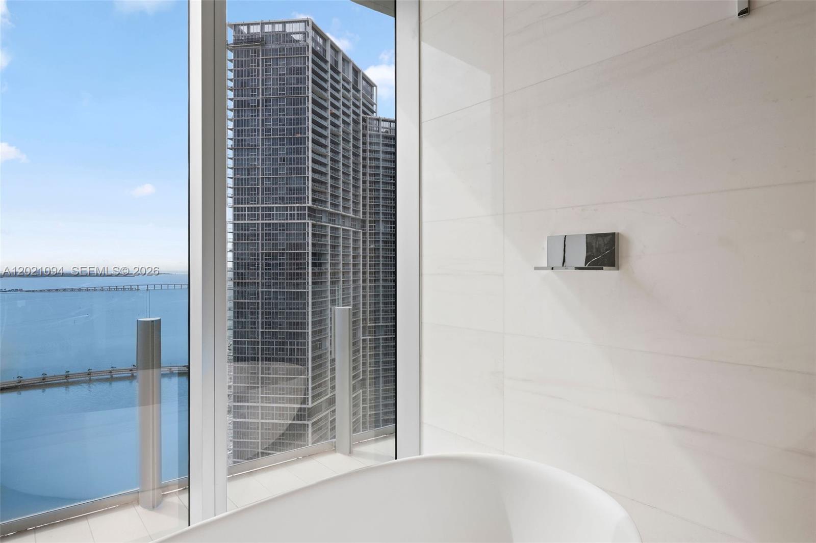300 Biscayne Blvd Way #3404 Miami, FL 33131